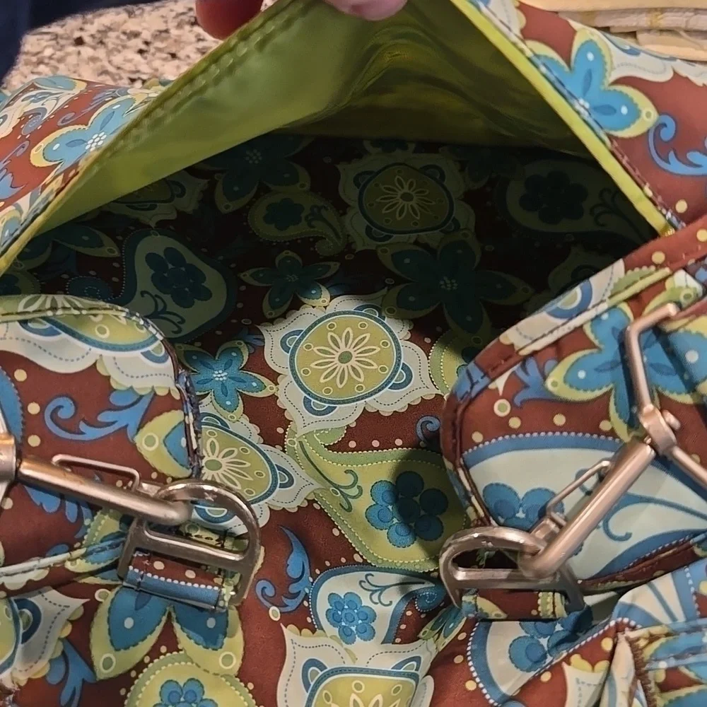 JU JU BE BACKPACK DIAPERBAG WITH CHANGING PAD. PAISLEY AND FLORAL.